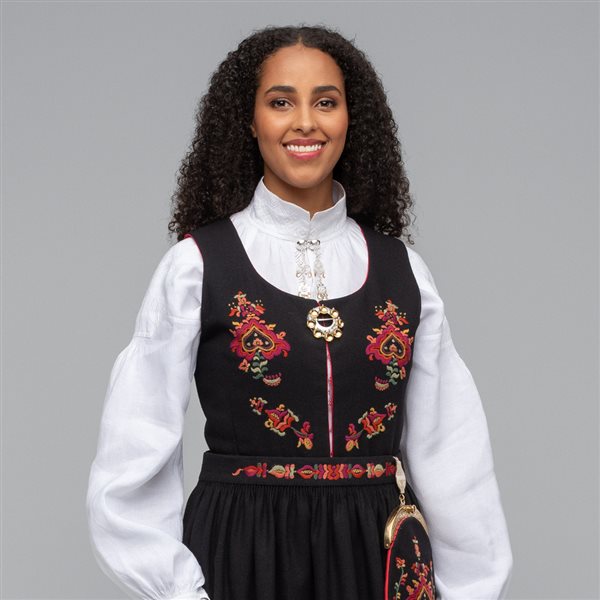 Konfirmantpakke Sykkylven 2 Bunad Svart